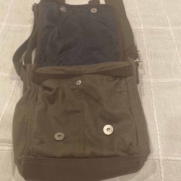 Tommy Hilfiger crossbody messenger bag. - Picture 3 of 8